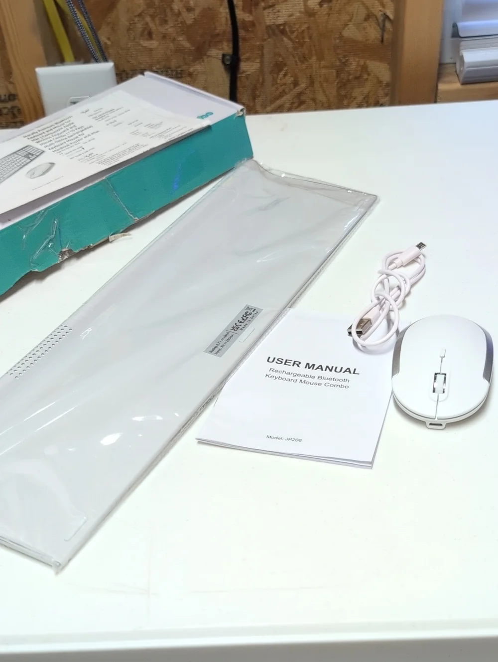 Macally Premium Bluetooth Keyboard and Mouse Combo - White
